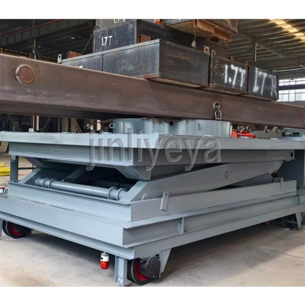 山东定制升降车（设备可移动，可升降、台面可旋转）